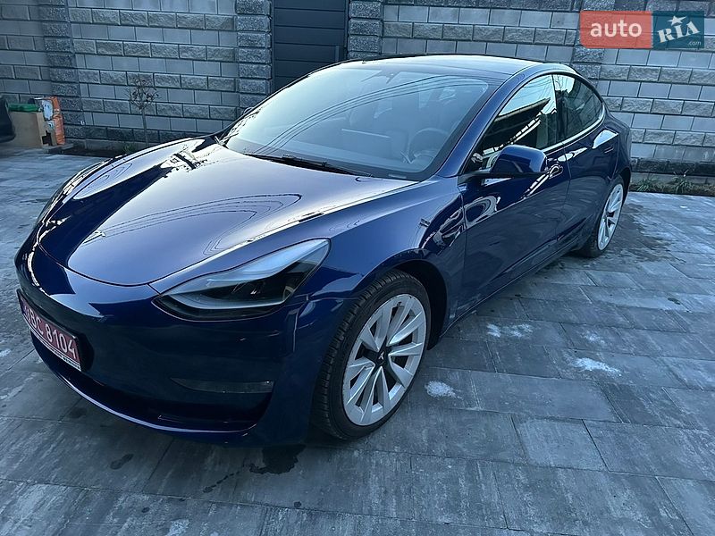 Седан Tesla Model 3 2022 в Киеве