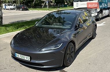 Седан Tesla Model 3 2025 в Киеве