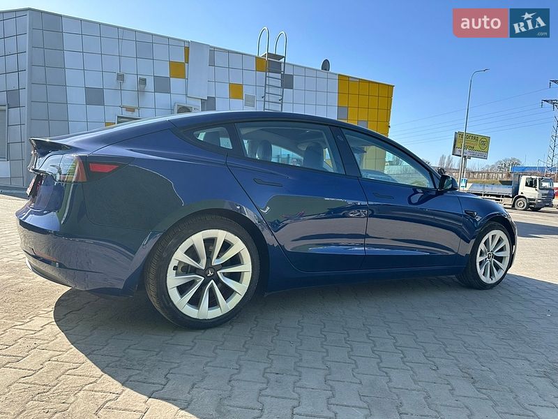 Седан Tesla Model 3 2022 в Киеве