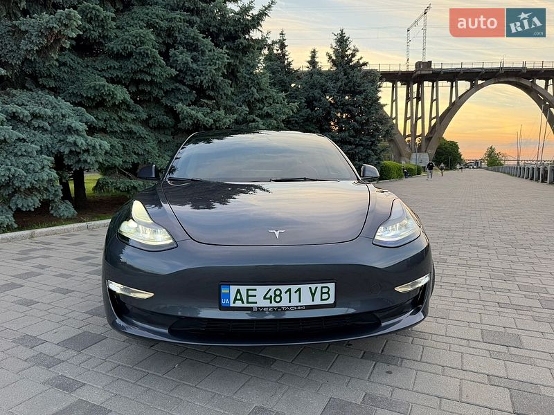 Седан Tesla Model 3 2023 в Дніпрі
