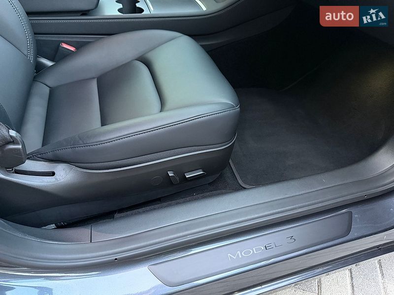 Седан Tesla Model 3 2023 в Дніпрі