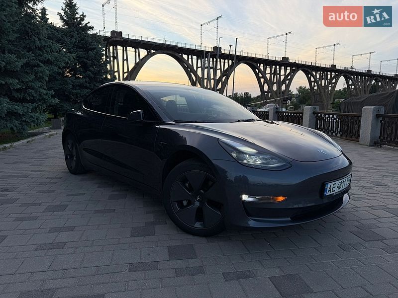 Седан Tesla Model 3 2023 в Дніпрі