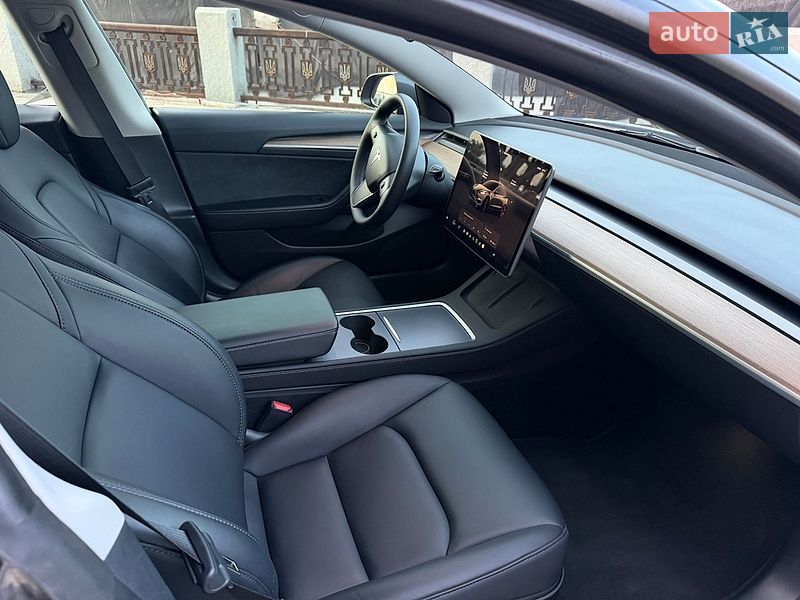 Седан Tesla Model 3 2023 в Дніпрі