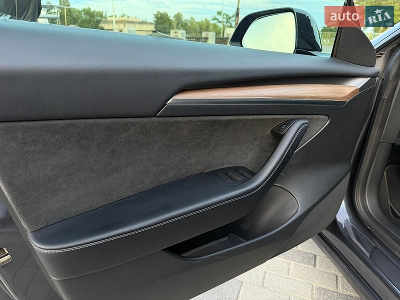 Седан Tesla Model 3 2023 в Дніпрі
