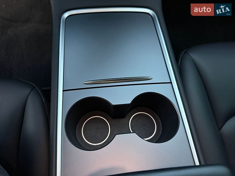 Седан Tesla Model 3 2023 в Дніпрі