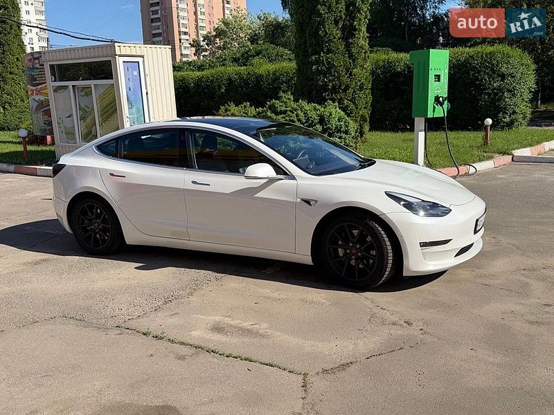 Седан Tesla Model 3 2020 в Харкові