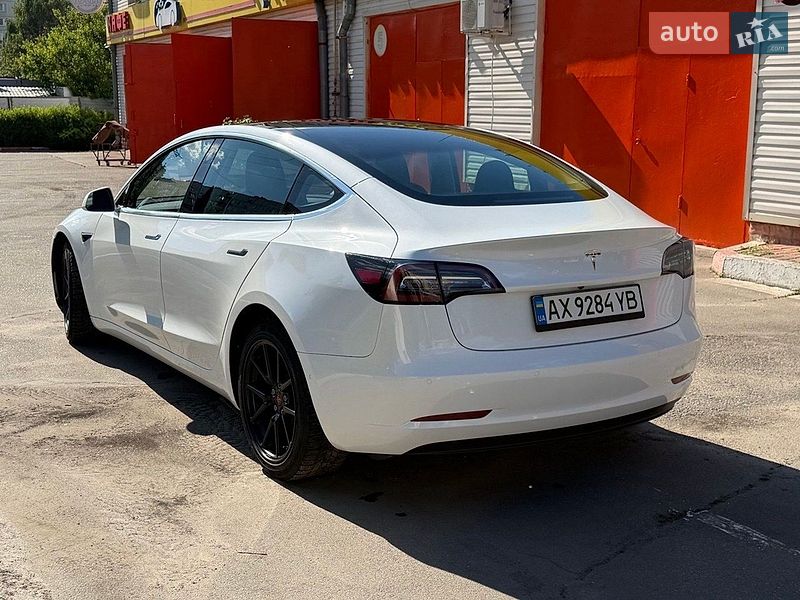 Седан Tesla Model 3 2020 в Харкові