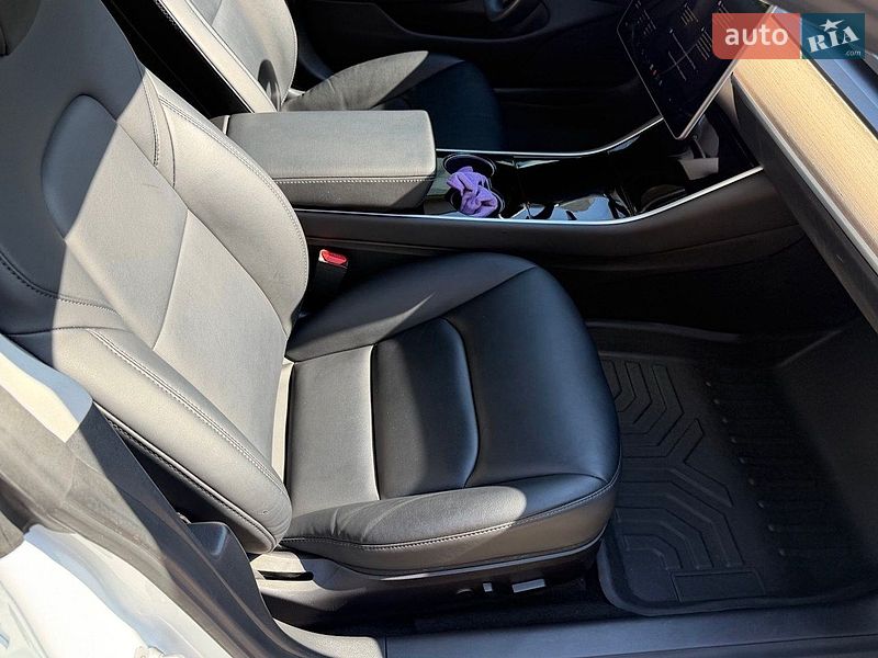 Седан Tesla Model 3 2020 в Харкові