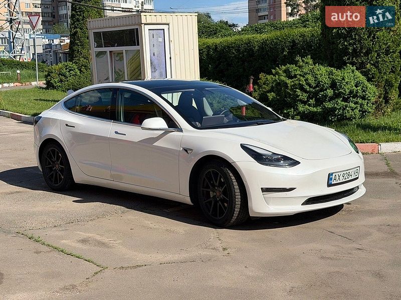 Седан Tesla Model 3 2020 в Харкові