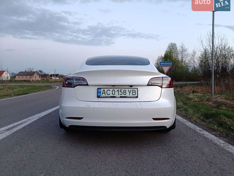 Седан Tesla Model 3 2021 в Луцке