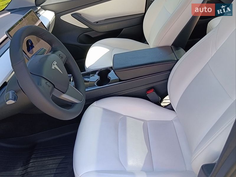 Седан Tesla Model 3 2020 в Киеве