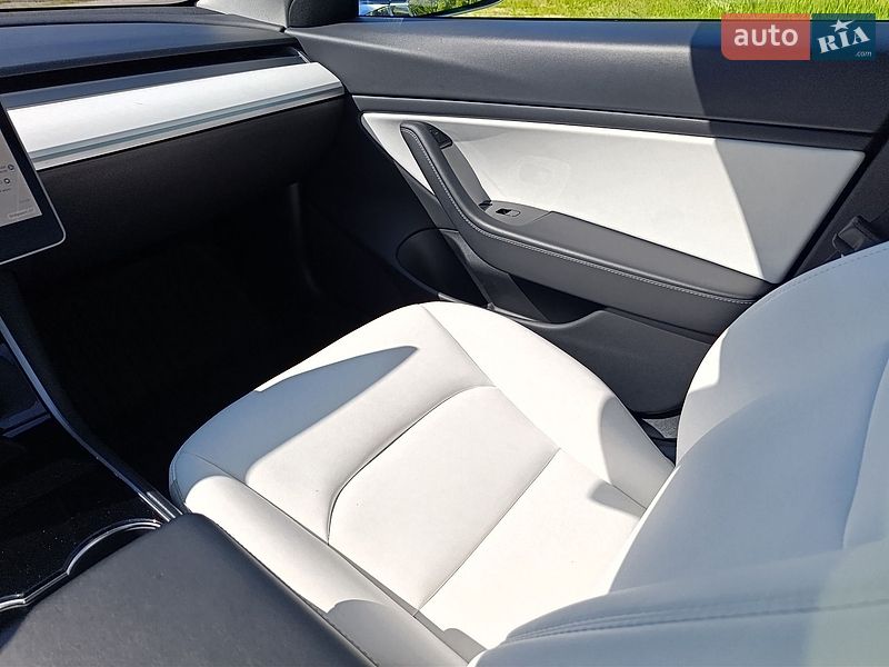 Седан Tesla Model 3 2020 в Киеве