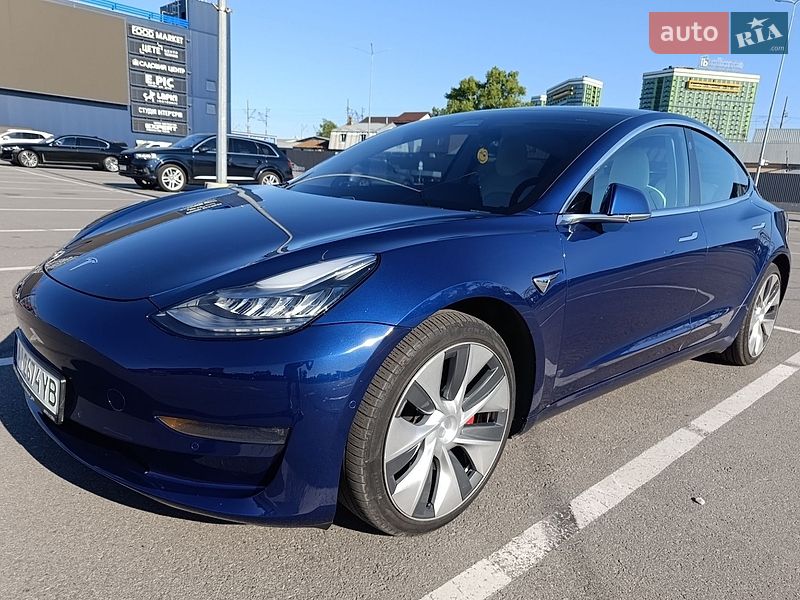 Седан Tesla Model 3 2020 в Киеве