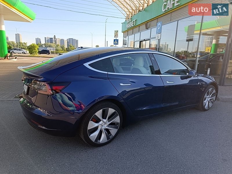 Седан Tesla Model 3 2020 в Киеве