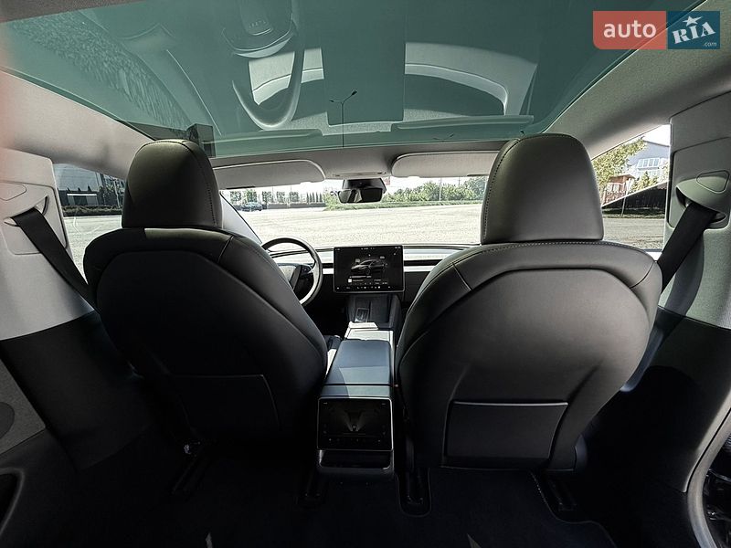 Седан Tesla Model 3 2024 в Вінниці