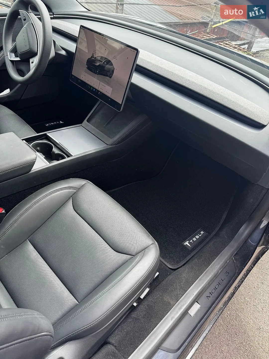 2025 Tesla Model 3 - мініатюра 11