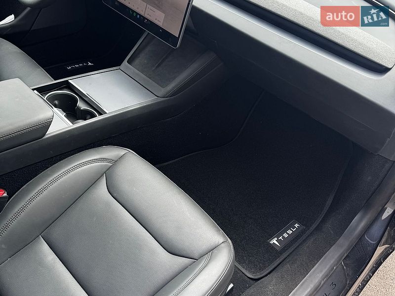 Седан Tesla Model 3 2025 в Києві