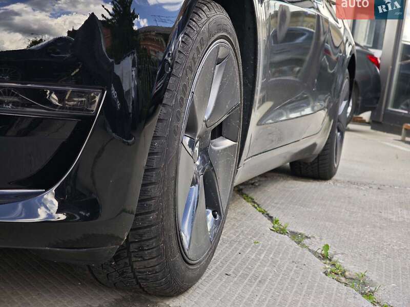 Седан Tesla Model 3 2019 в Харкові