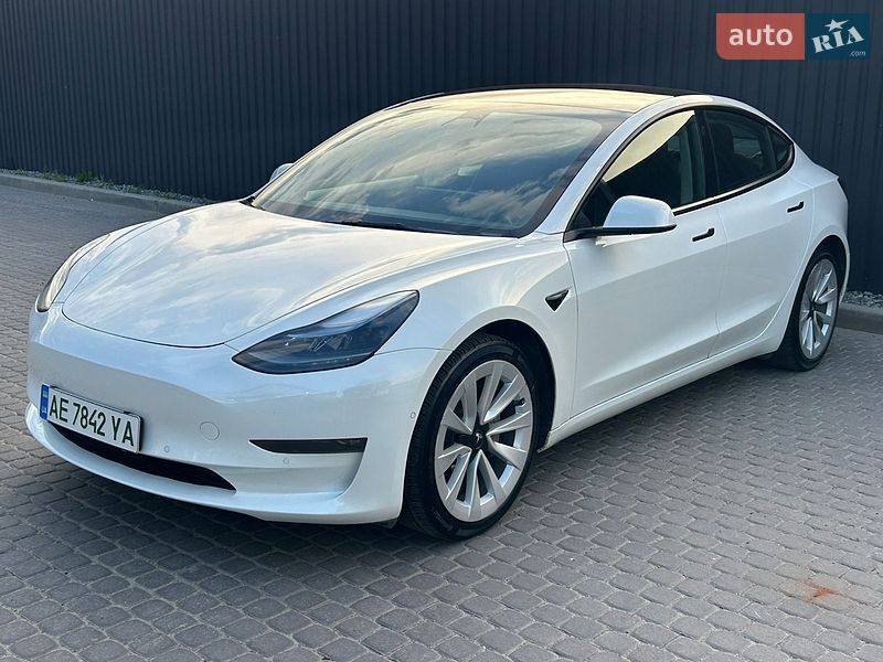 Седан Tesla Model 3 2022 в Днепре