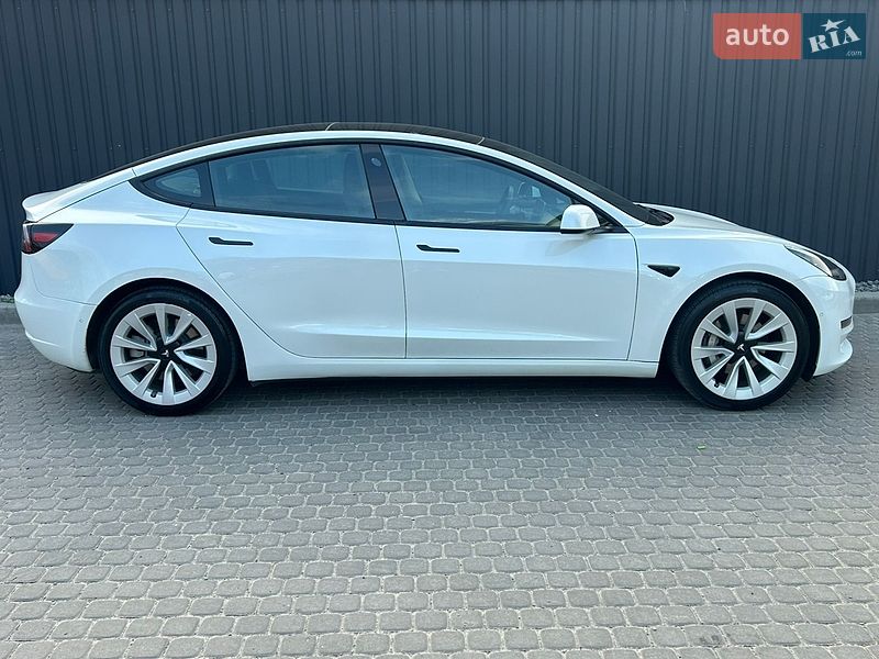 Седан Tesla Model 3 2022 в Днепре