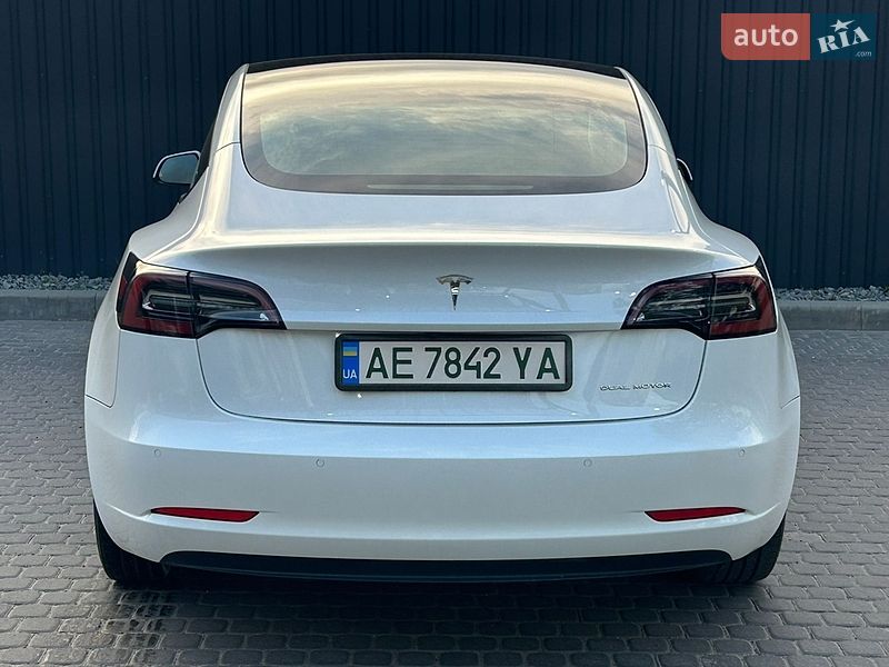 Седан Tesla Model 3 2022 в Днепре