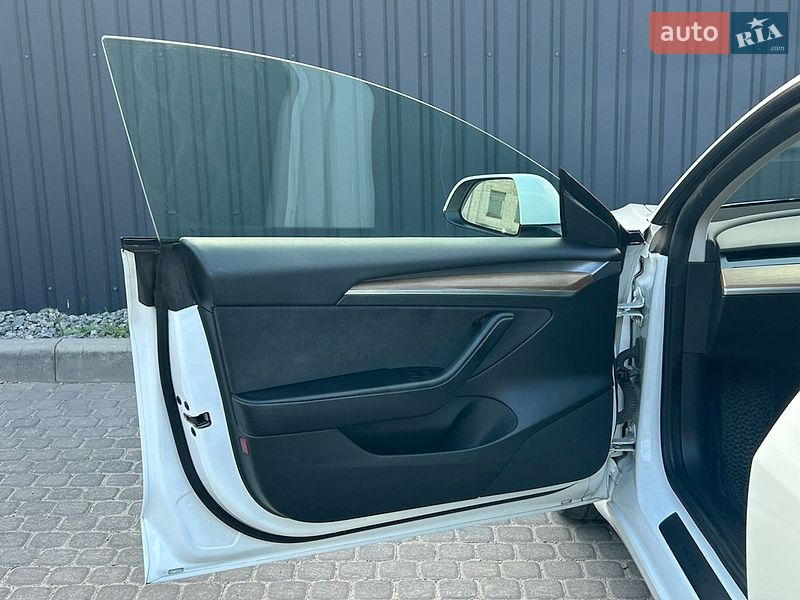 Седан Tesla Model 3 2022 в Днепре
