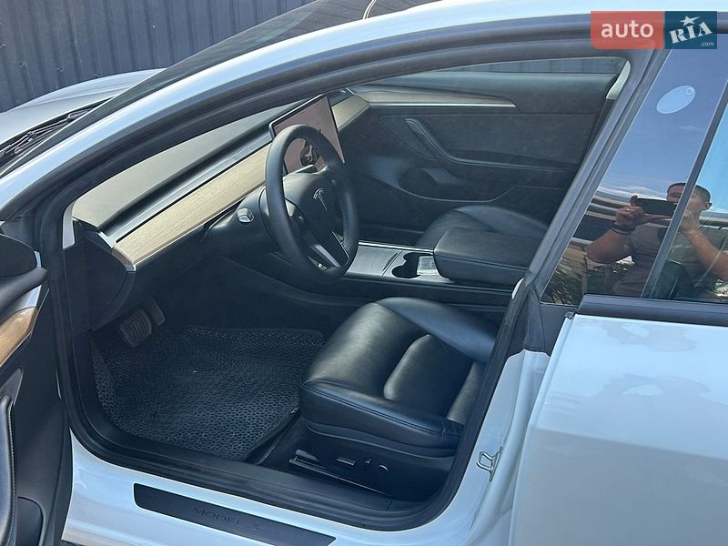 Седан Tesla Model 3 2022 в Днепре