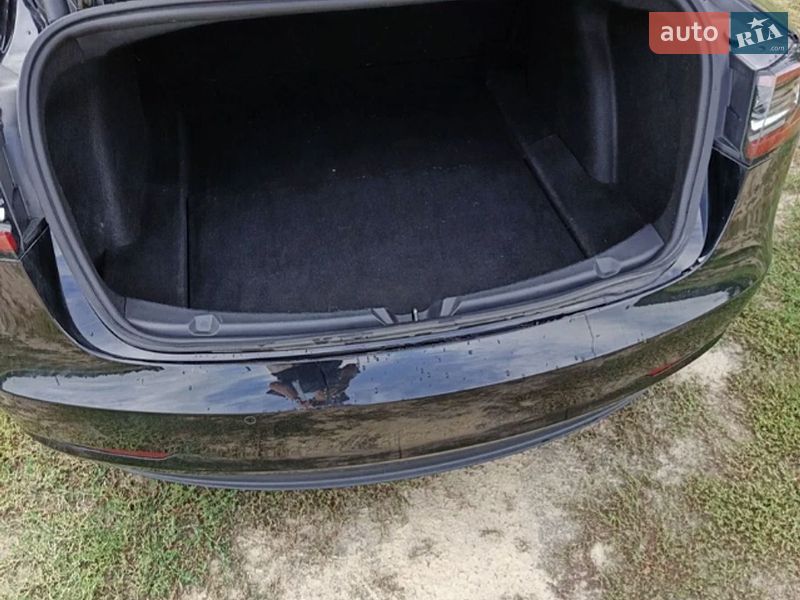 Седан Tesla Model 3 2021 в Киеве
