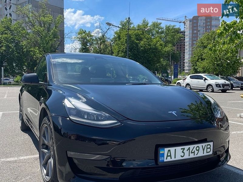 Седан Tesla Model 3 2022 в Броварах