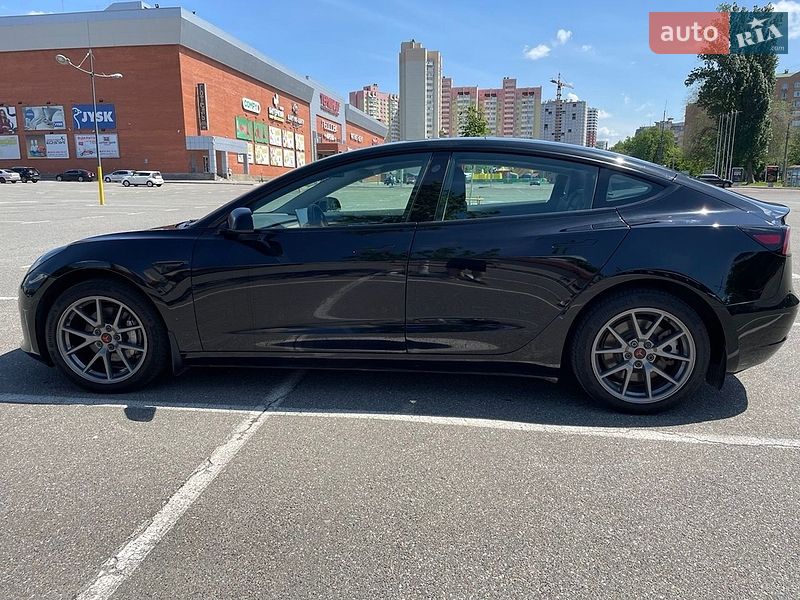 Седан Tesla Model 3 2022 в Броварах