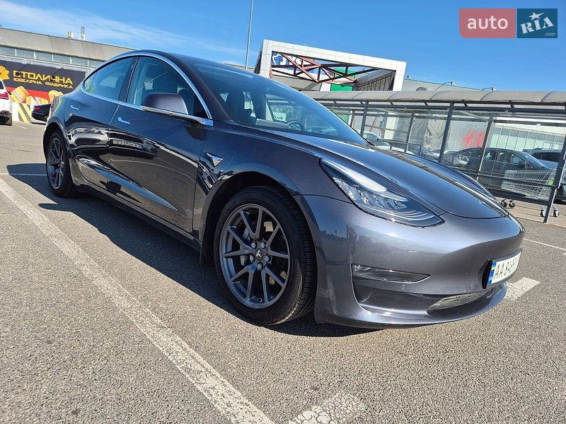 Седан Tesla Model 3 2019 в Киеве