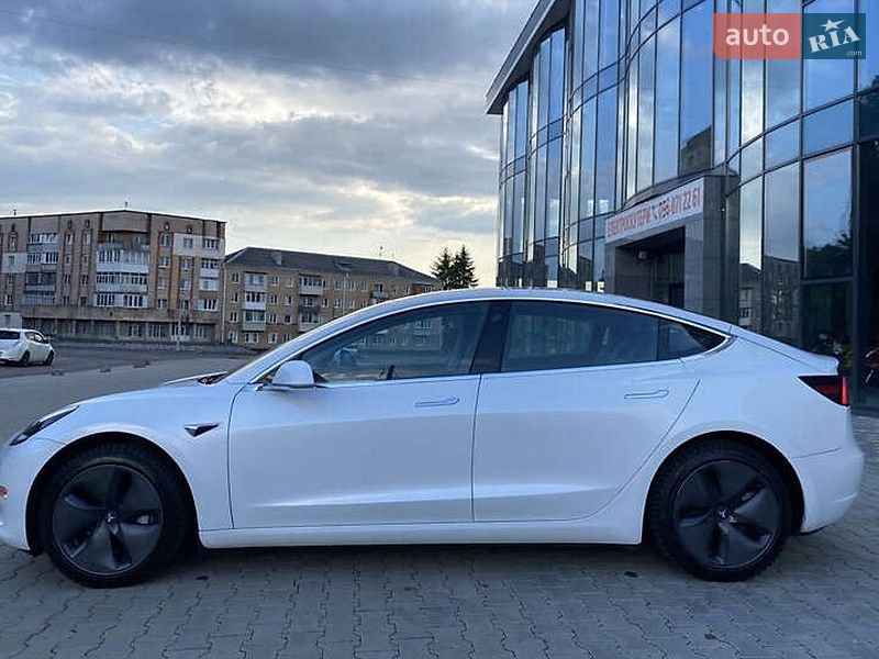 Седан Tesla Model 3 2020 в Житомирі