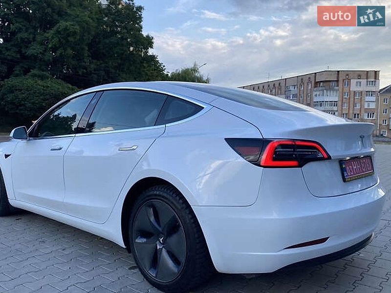 Седан Tesla Model 3 2020 в Житомирі