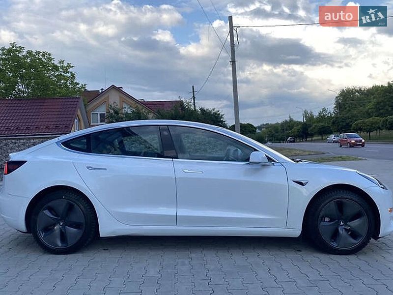 Седан Tesla Model 3 2020 в Житомирі