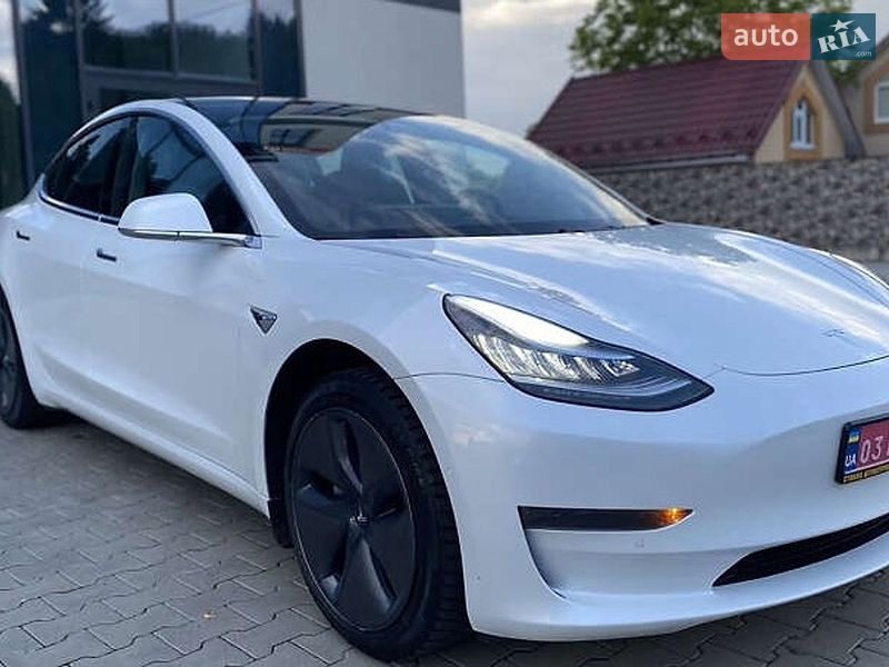 Седан Tesla Model 3 2020 в Житомирі