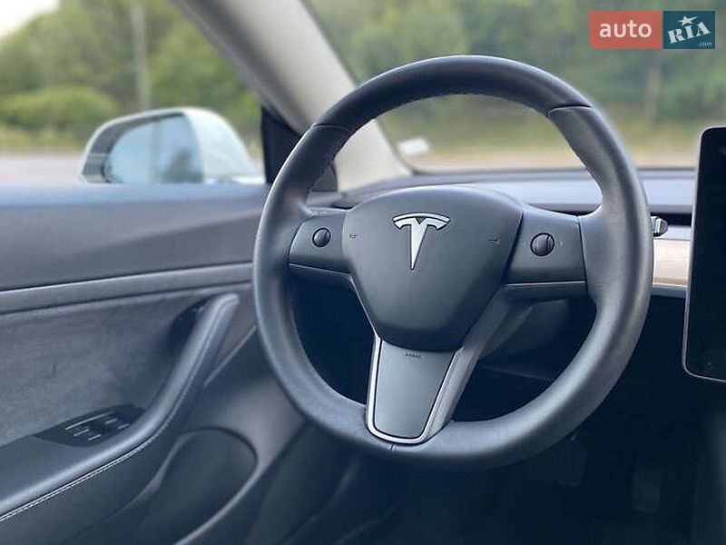 Седан Tesla Model 3 2020 в Житомирі