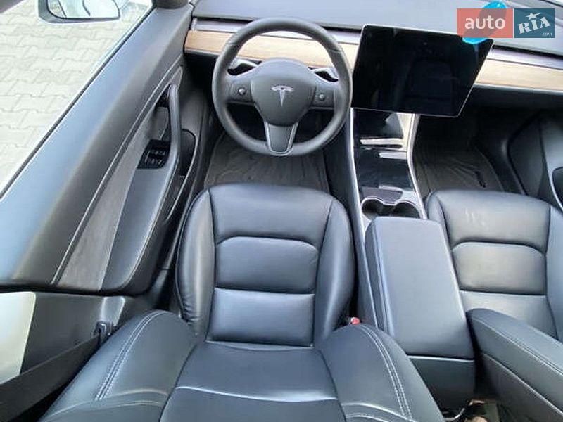 Седан Tesla Model 3 2020 в Житомирі