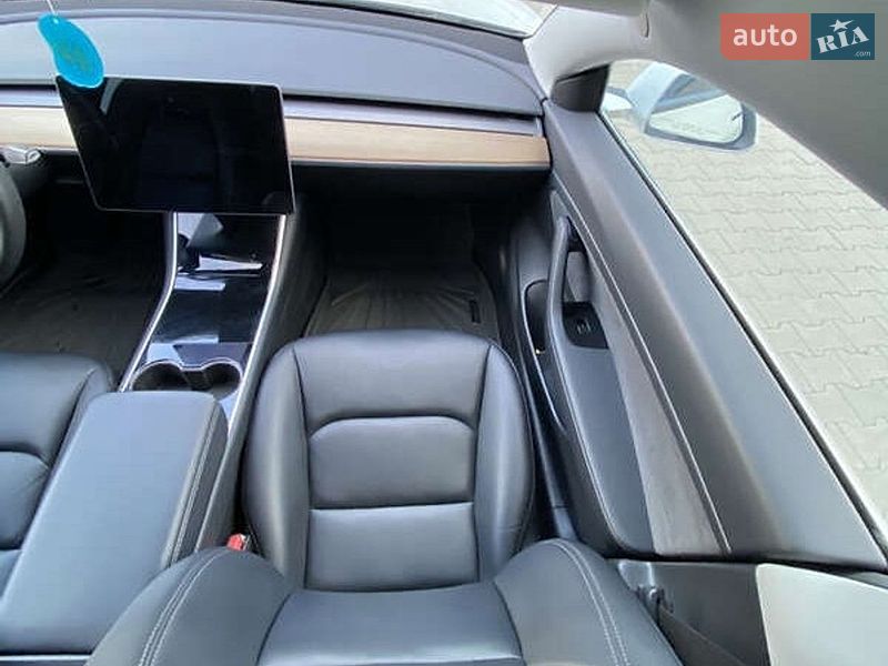 Седан Tesla Model 3 2020 в Житомирі