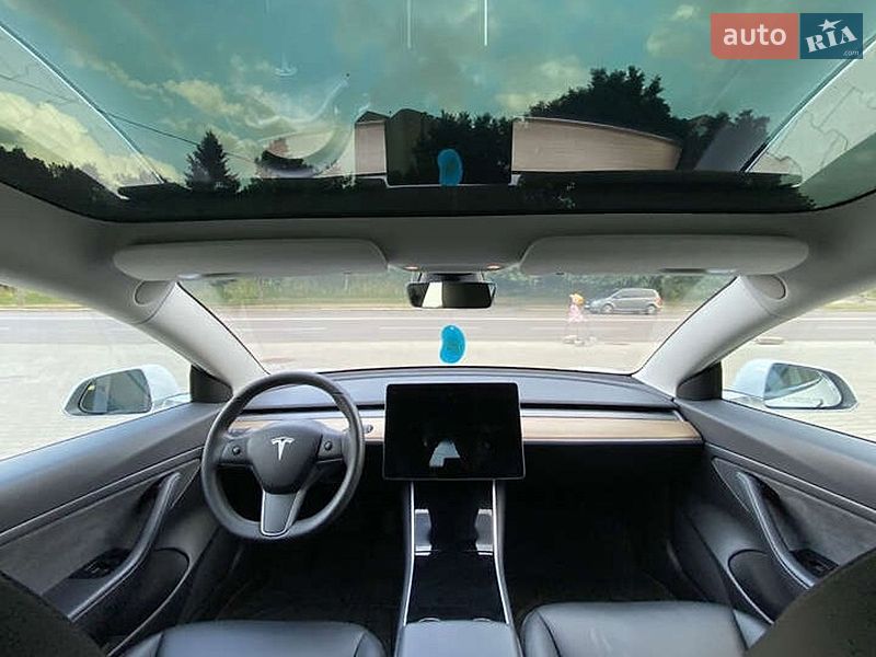 Седан Tesla Model 3 2020 в Житомирі