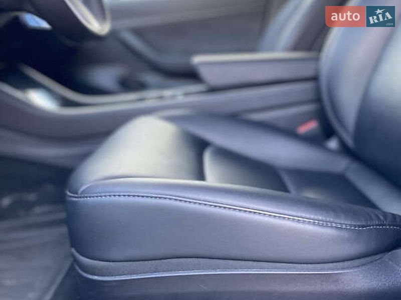 Седан Tesla Model 3 2020 в Житомирі