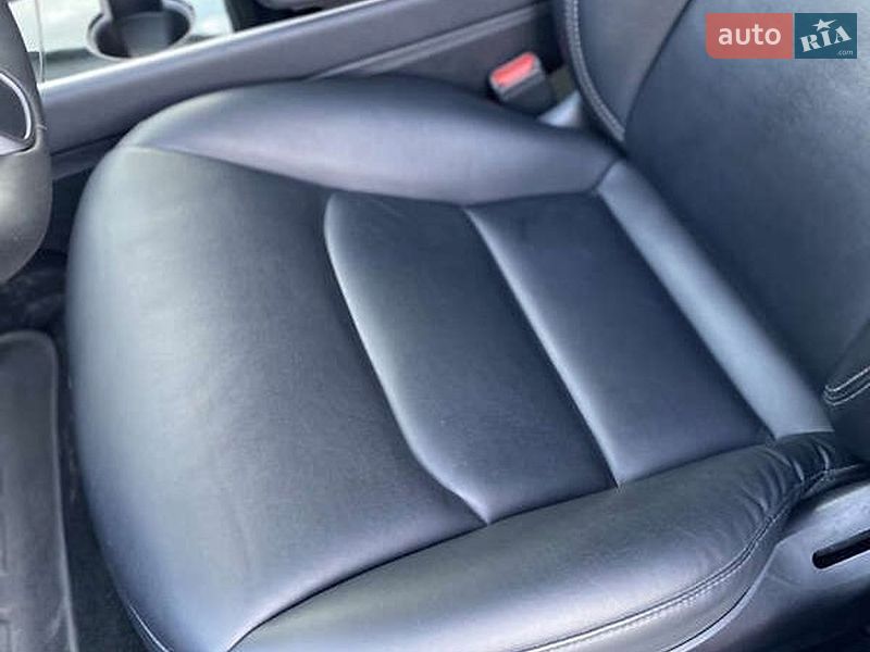 Седан Tesla Model 3 2020 в Житомирі