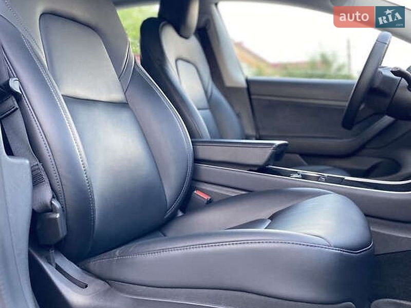 Седан Tesla Model 3 2020 в Житомирі