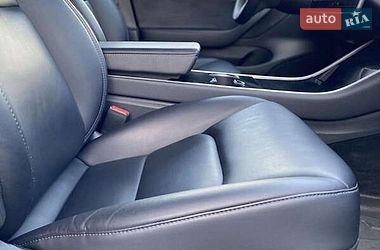 Седан Tesla Model 3 2020 в Житомирі