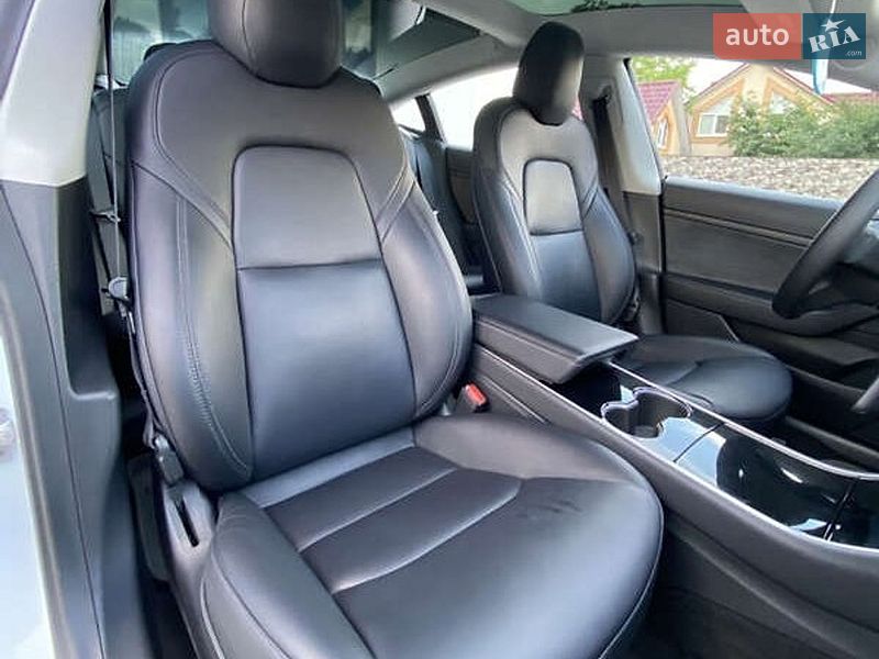Седан Tesla Model 3 2020 в Житомирі