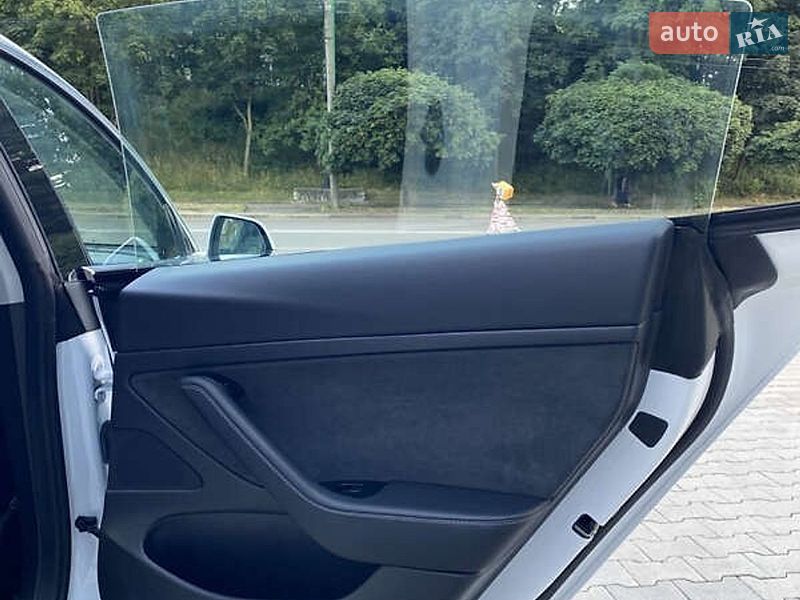 Седан Tesla Model 3 2020 в Житомирі