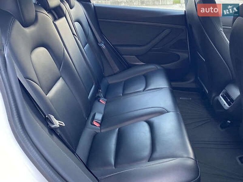 Седан Tesla Model 3 2020 в Житомирі