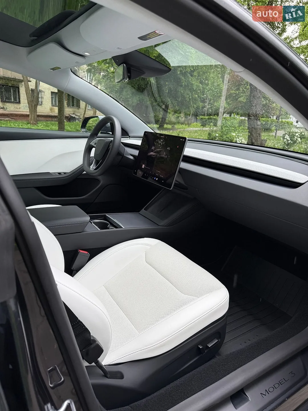2025 Tesla Model 3 - мініатюра 7