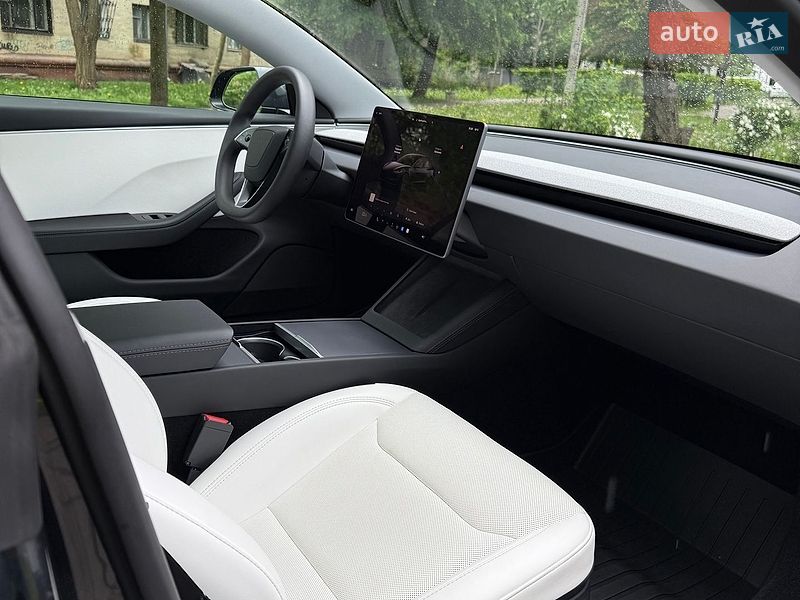 Седан Tesla Model 3 2025 в Житомирі