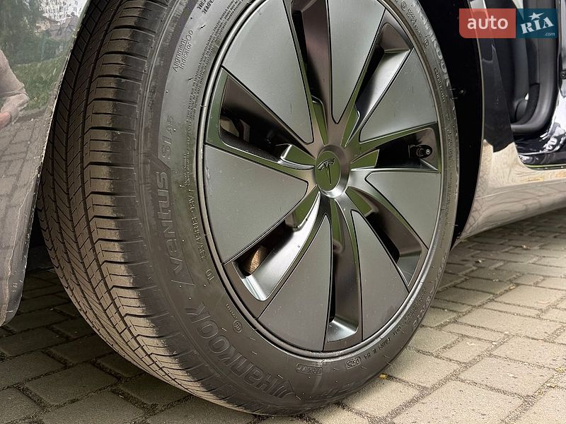 Седан Tesla Model 3 2025 в Житомирі