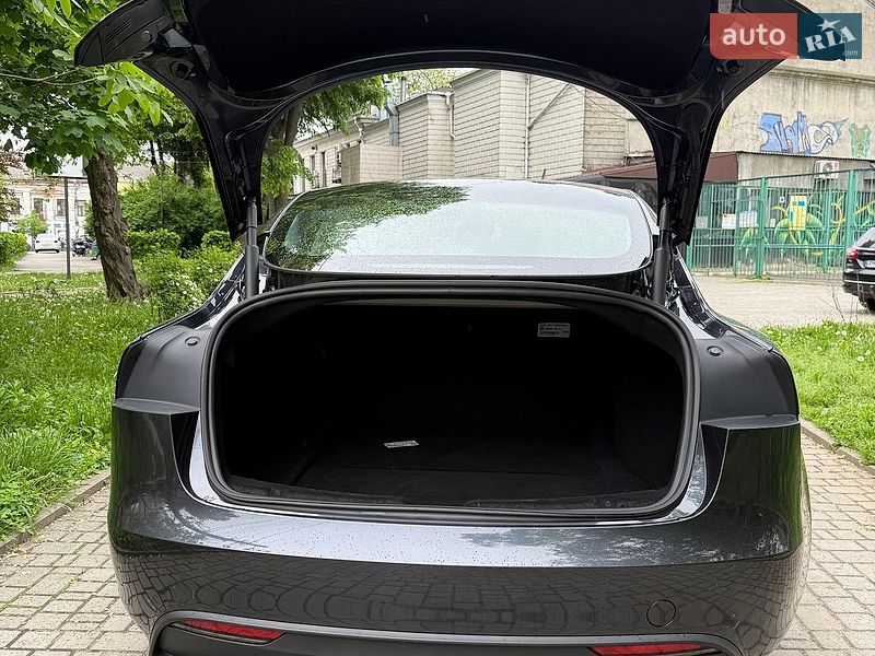 Седан Tesla Model 3 2025 в Житомирі
